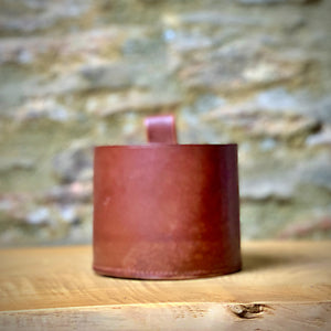 Load image into Gallery viewer, Leather storage pot, ideal plant pot or pen pot in the home office.  Oak bark veg-tanned leather in Dark London Tan. Hand stitched base using traditional ladder stitch for strength.